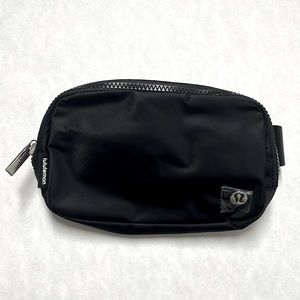 Lululemon Everywhere Belt Bag Wordmark